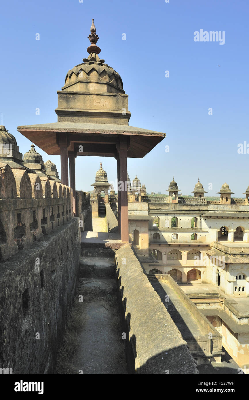 Orchha raja mahal chhatris Madhya Pradesh inde Banque D'Images