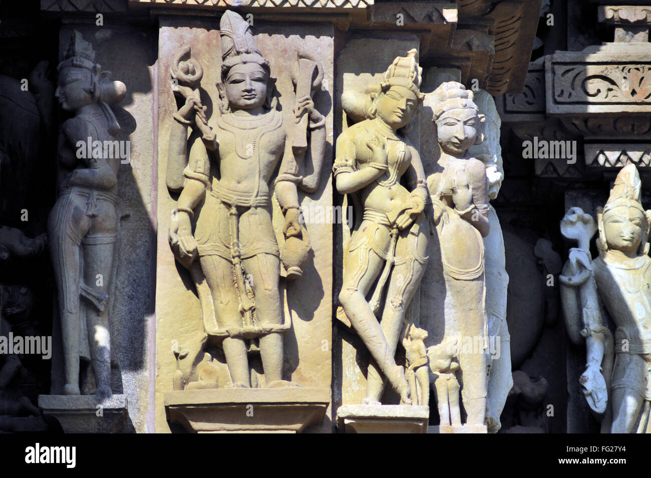 Sculptures sur le mur de Kandariya Mahadeva temple Khajuraho Madhya Pradesh, Inde Banque D'Images