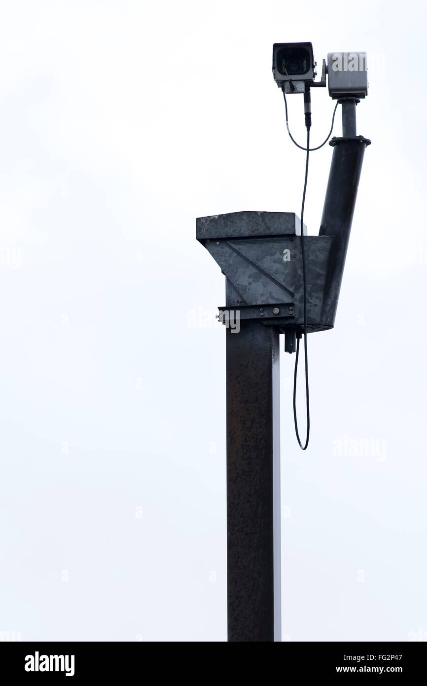 Caméra de sécurité CCTV contre un arrière-plan. Banque D'Images