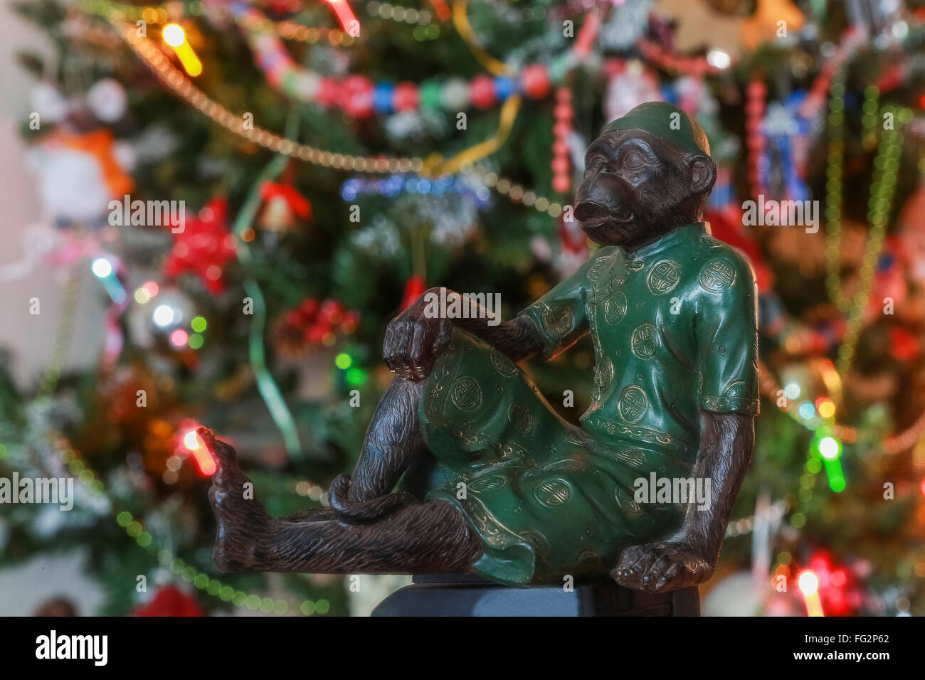 L'année 2016, le symbole de la nouvelle année feu singe singe jouet.et l'étincelle de Noël Banque D'Images