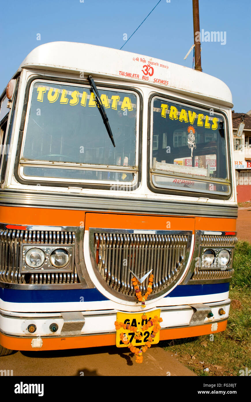 Blanc orange voyages bus ; plage de Calangute Goa ; Inde ; Banque D'Images