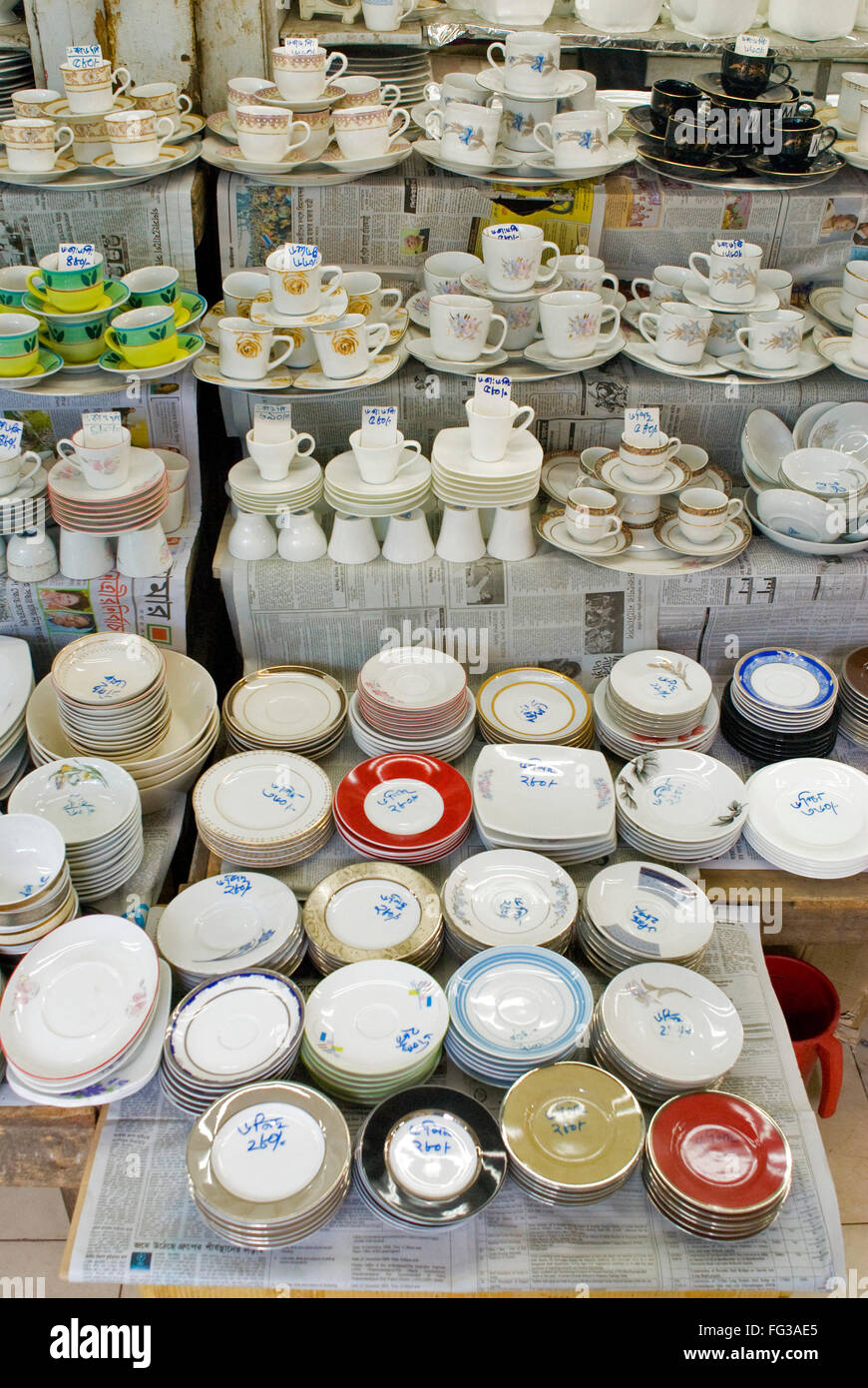 Tasse à thé vide à vendre à nouveau marché ; Dhaka Bangladesh ; Banque D'Images