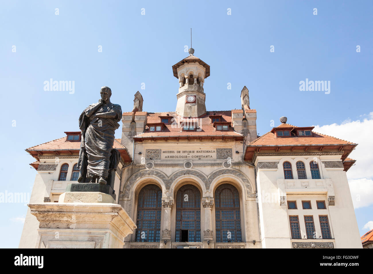 Statue d'Ovide et l'Histoire Nationale et Musée d'archéologie, Ovidiu Square, Constanta, Roumanie Banque D'Images