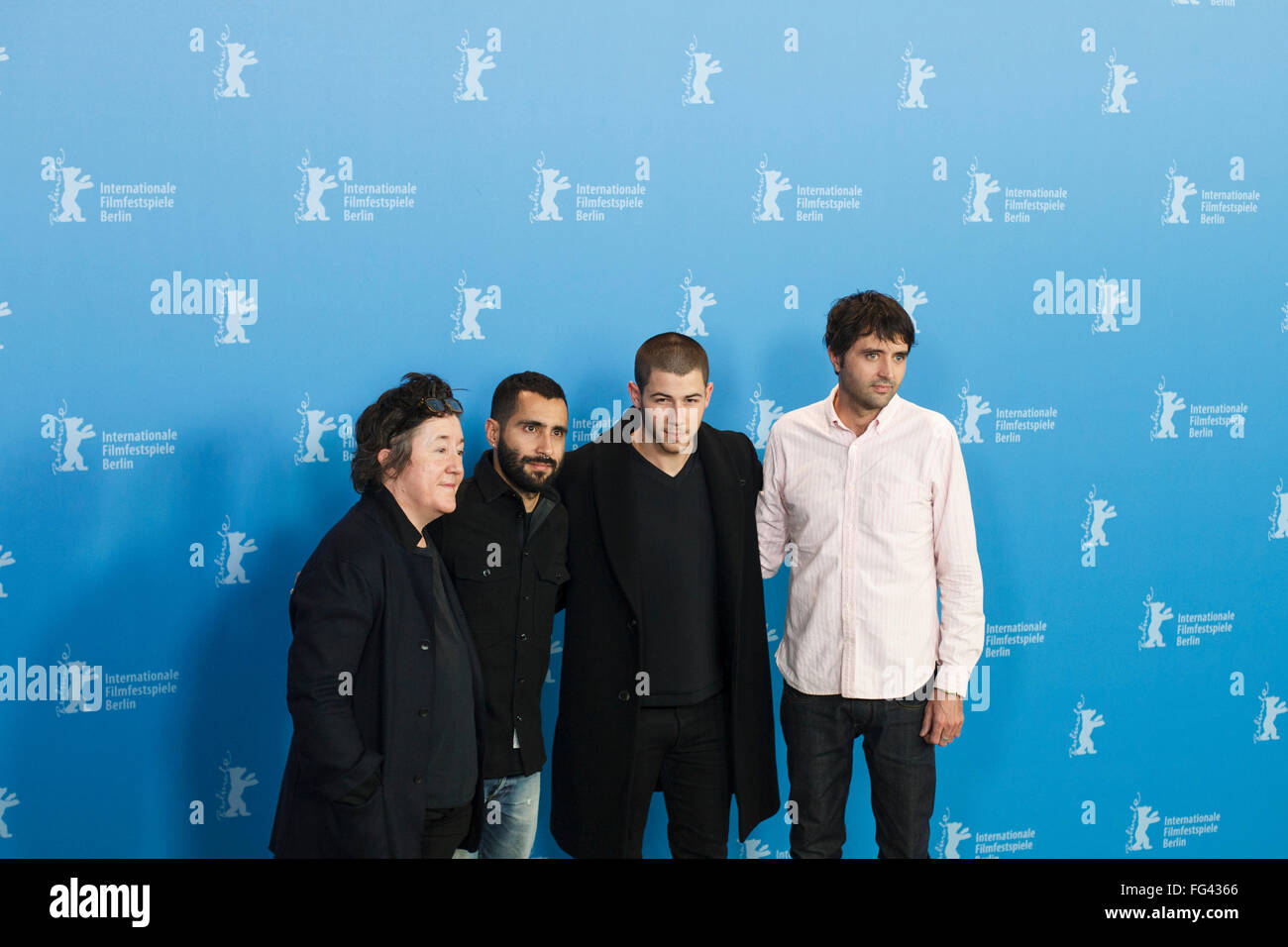 Berlin, Allemagne. 17 Février, 2016. Christine Vachon Producteur Producteur,David Hinojosa acteur,Nick Jonas et directeur Andrew Neel au 'Bouc' photo appeler au cours de la 66e Berlinale Festival International du Film de Berlin Crédit : Odeta Catana/Alamy Live News Banque D'Images