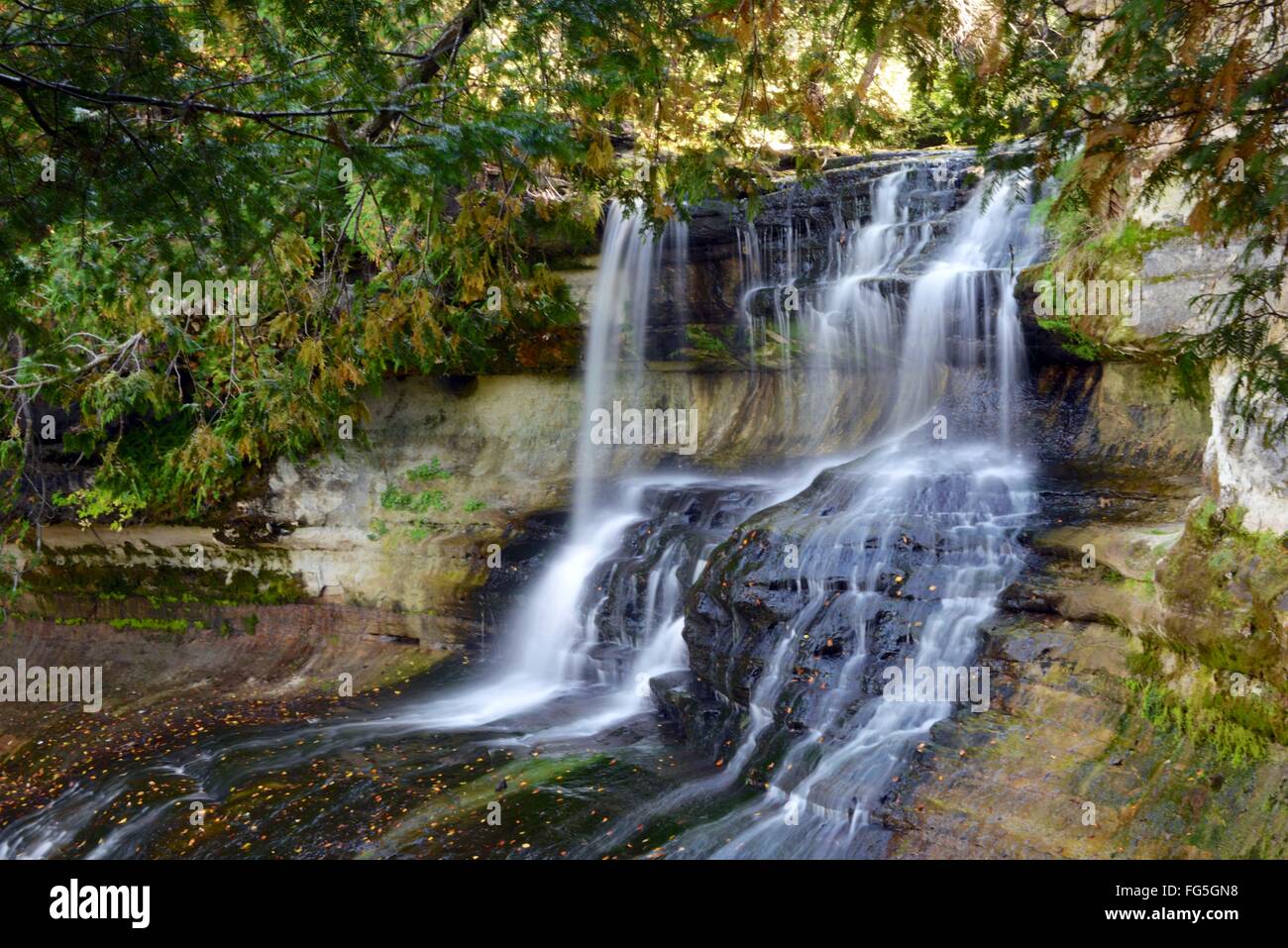 Rire Whitefish Falls, Hiawatha National Forest, au Michigan Banque D'Images