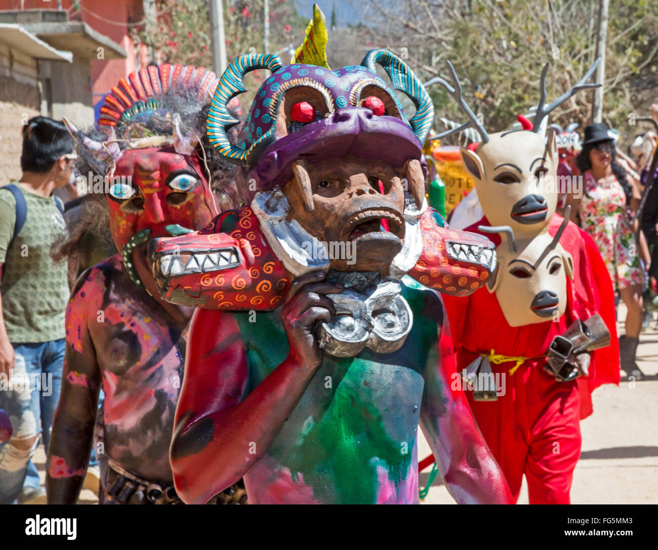 San Martín Tilcajete, Oaxaca, Mexique - Les résidents célèbrent le jour de carnaval avant le carême commence. Banque D'Images