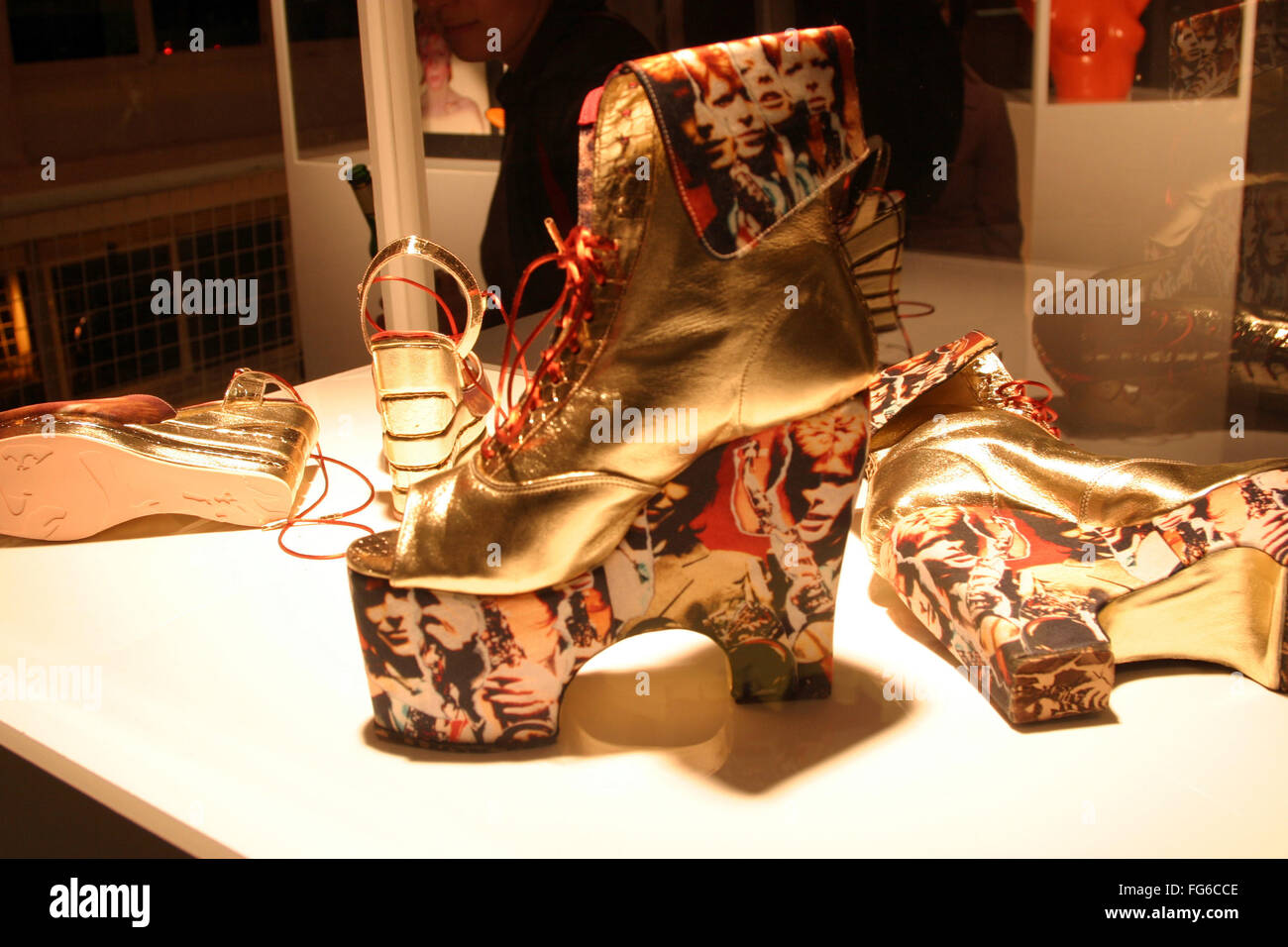 Platform shoes in tribute david Banque de photographies et d'images à haute  résolution - Alamy