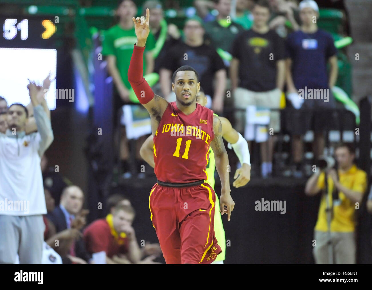 16 février 2016 : la garde de l'état de l'Iowa Monte Morris célèbre après une offensive jouer pendant la seconde moitié d'un jeu de basket-ball universitaire NCAA entre les cyclones de l'état de l'Iowa et au Baylor Bears au centre de Will Ferrell à Waco, Texas. Baylor a gagné en prolongation 100-91. McAfee Austin/CSM Banque D'Images