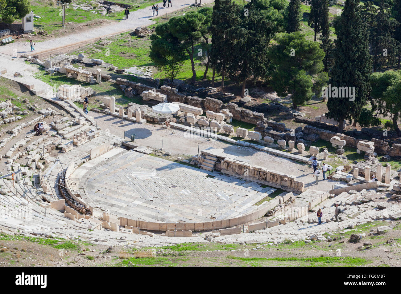 Les touristes à un site de ruines ; Athènes, Grèce Banque D'Images