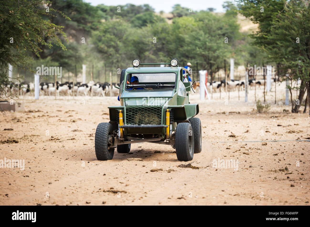 Dune Buggy fait maison sur une ferme de moutons ; Koes, Namibie Banque D'Images