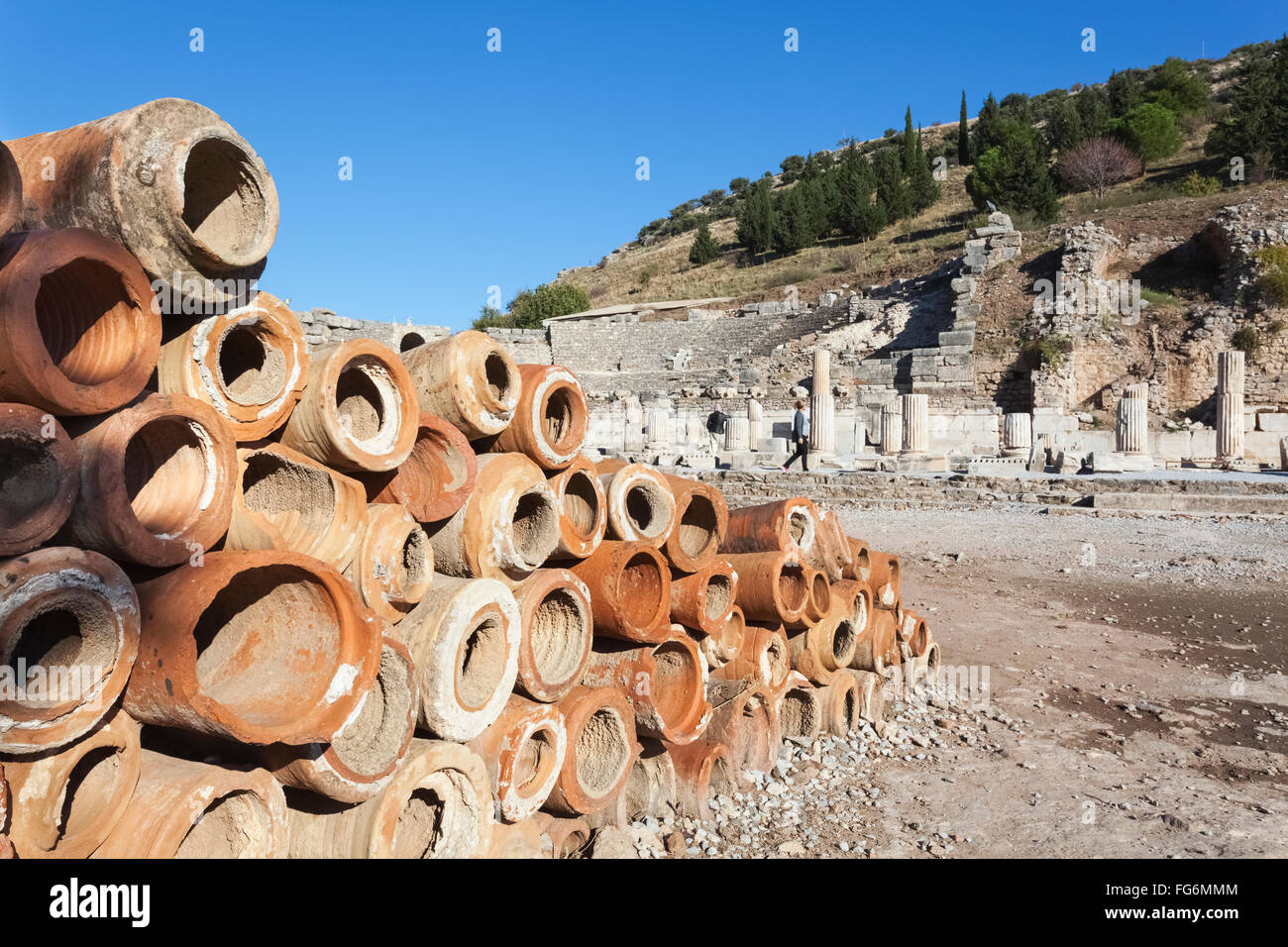 Les tuyaux en terre cuite à un site de ruines ; Ephèse, Turquie Banque D'Images