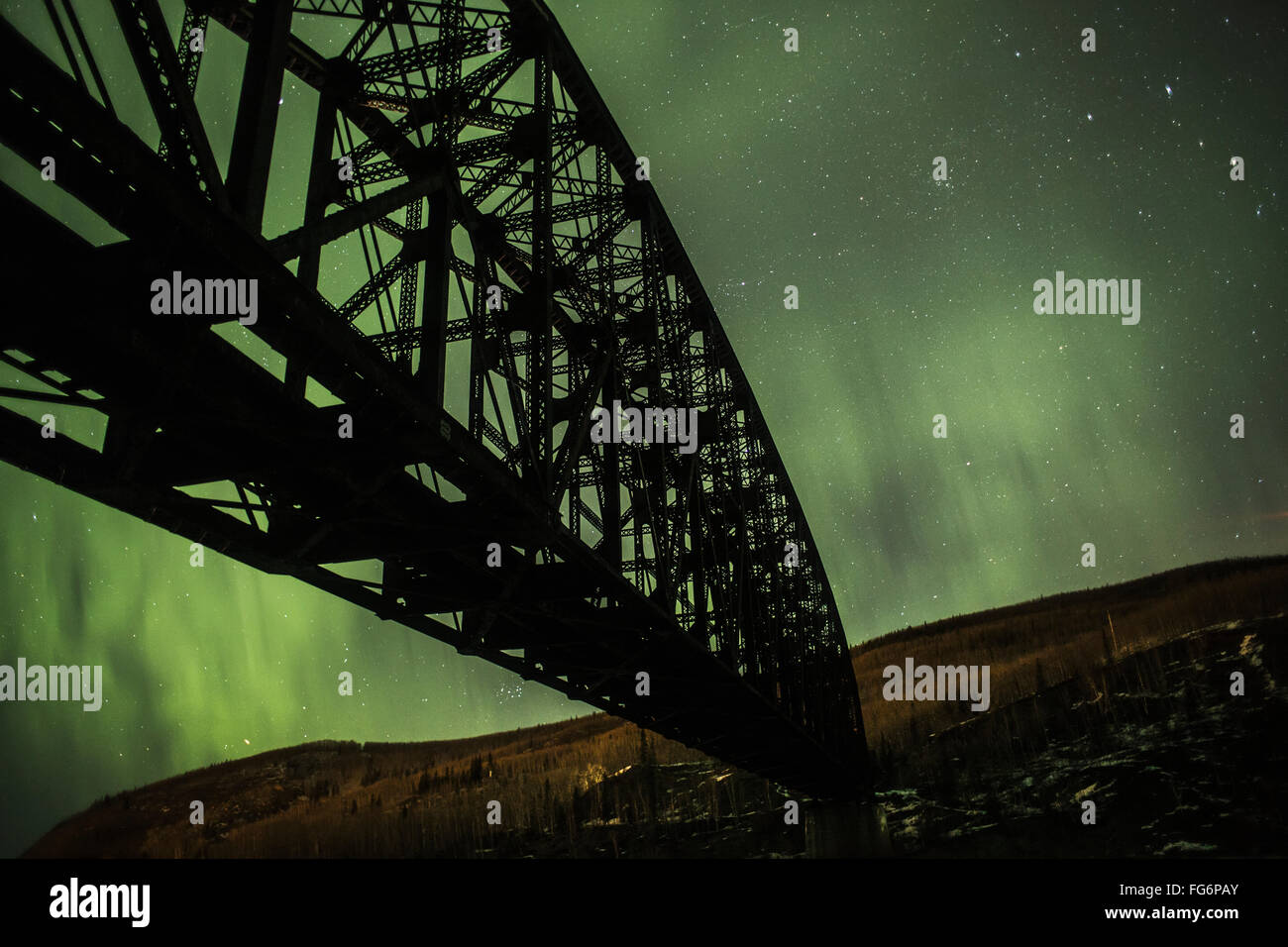 Mears Memorial Bridge et Northern Lights ; Alaska, États-Unis d'Amérique Banque D'Images