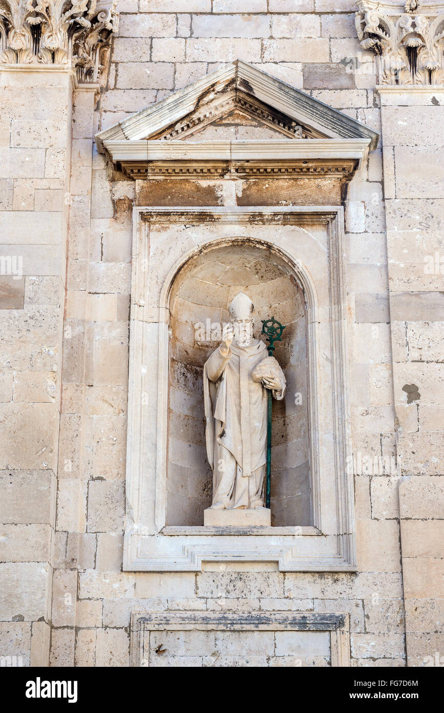 Statue de Saint Blaise sur la cathédrale de l'Assomption de la Vierge Marie sur la vieille ville de la ville de Dubrovnik, Croatie Banque D'Images