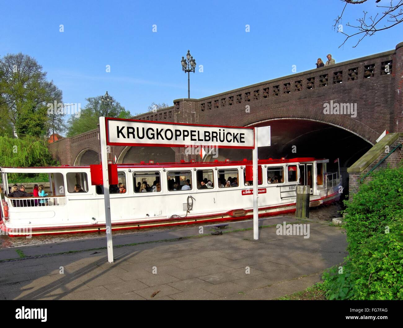 Géographie / voyage, Allemagne, Hambourg, Krugkoppelbrücke, navire à passagers à l'embarcadère, , Additional-Rights Clearance-Info-Not-Available- Banque D'Images