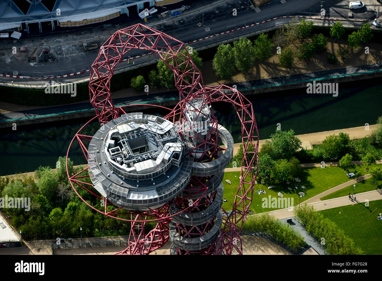 Une vue aérienne de l'ArcelorMittal Orbit sur le parc olympique, Stratford, East London Banque D'Images
