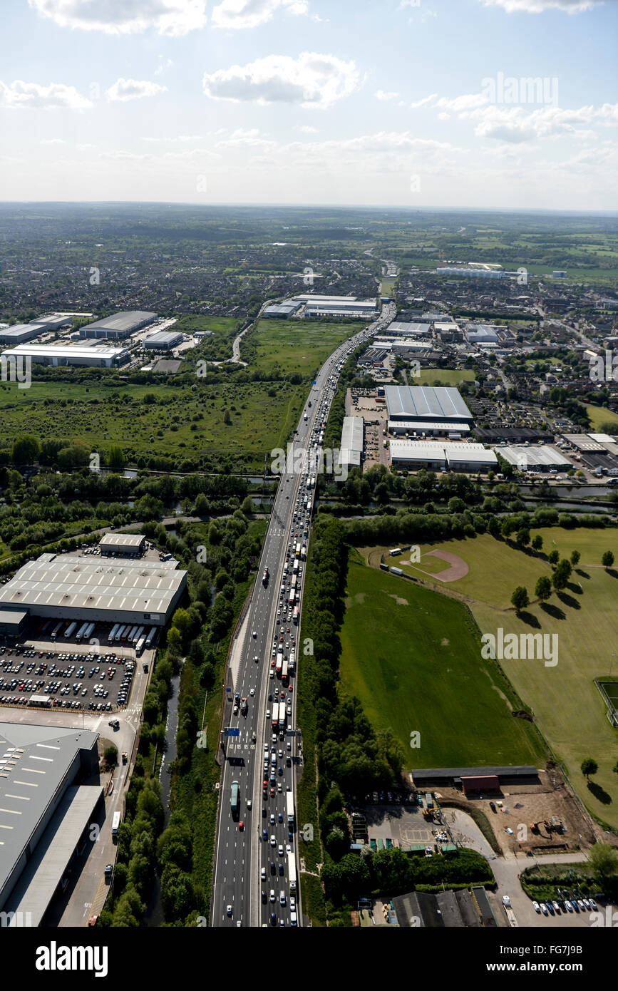Une vue aérienne de l'encombrement du trafic sur la M25 près de Waltham Abbey Banque D'Images