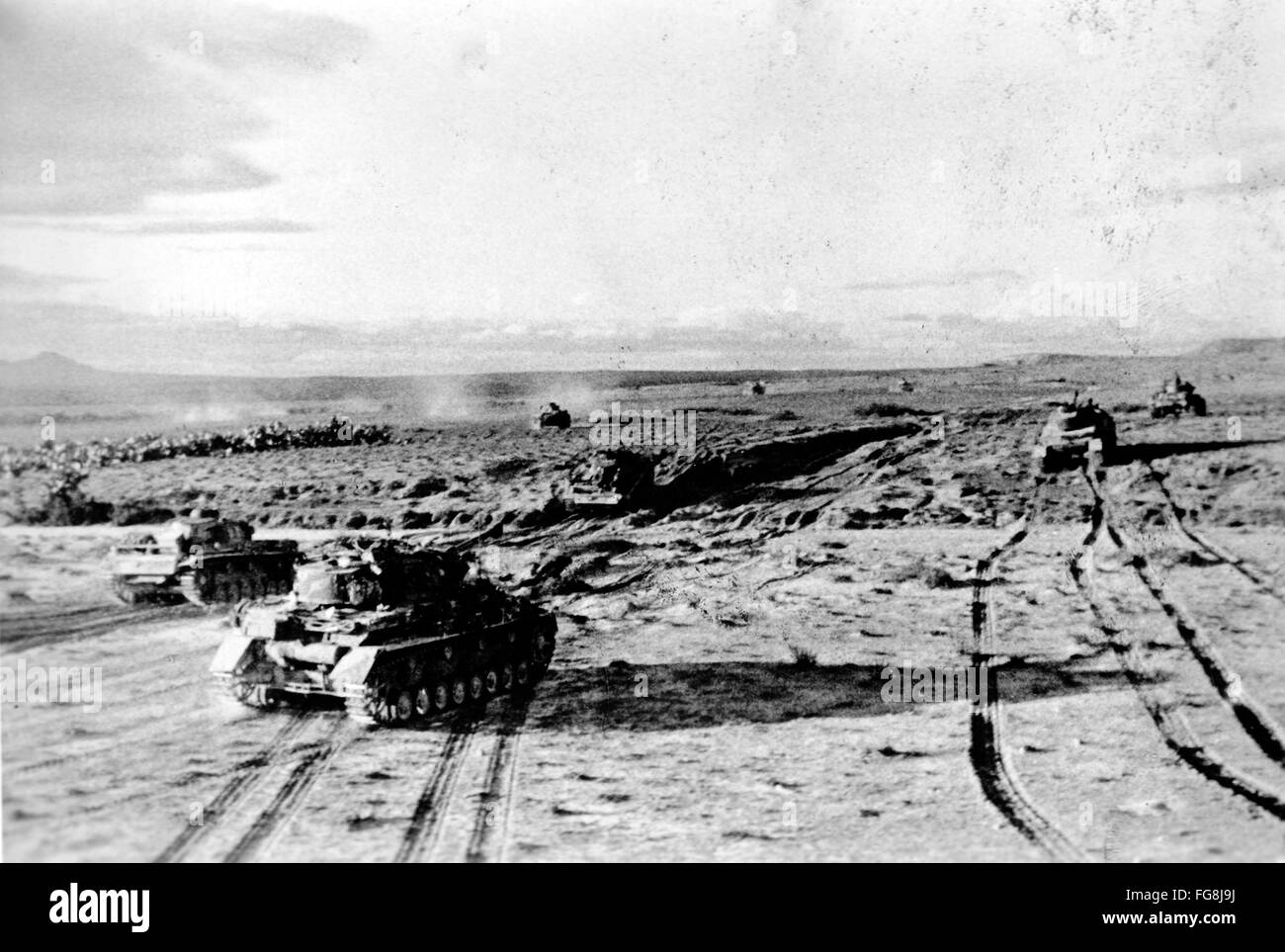 Le tableau de la propagande nazie montre des chars de la Wehrmacht allemande dans le désert en Tunisie. La photo a été prise en février 1943. Fotoarchiv für Zeitgeschichtee - PAS DE SERVICE DE VIREMENT - Banque D'Images