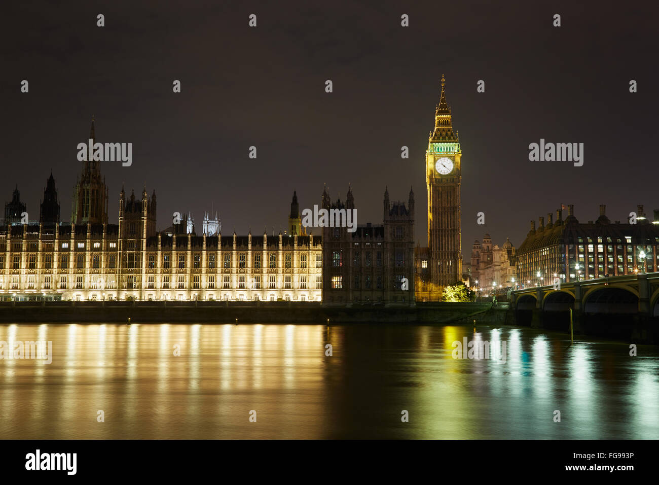 Big Ben et le palais de Westminster à Londres, la nuit, les couleurs naturelles Banque D'Images