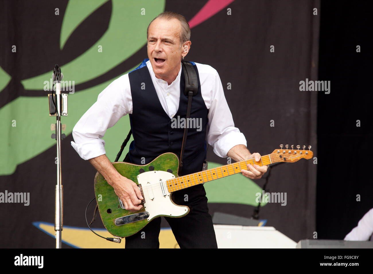 Francis Rossi de status quo l'exécution sur la pyramide, 2009 festival de Glastonbury, Somerset, Angleterre, Royaume-Uni. Banque D'Images