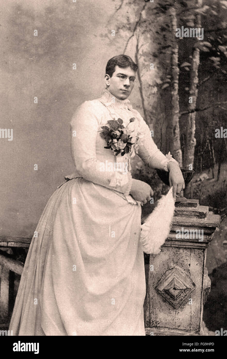 Portrait d'un homme étrange habillé en femme - époque victorienne Banque D'Images