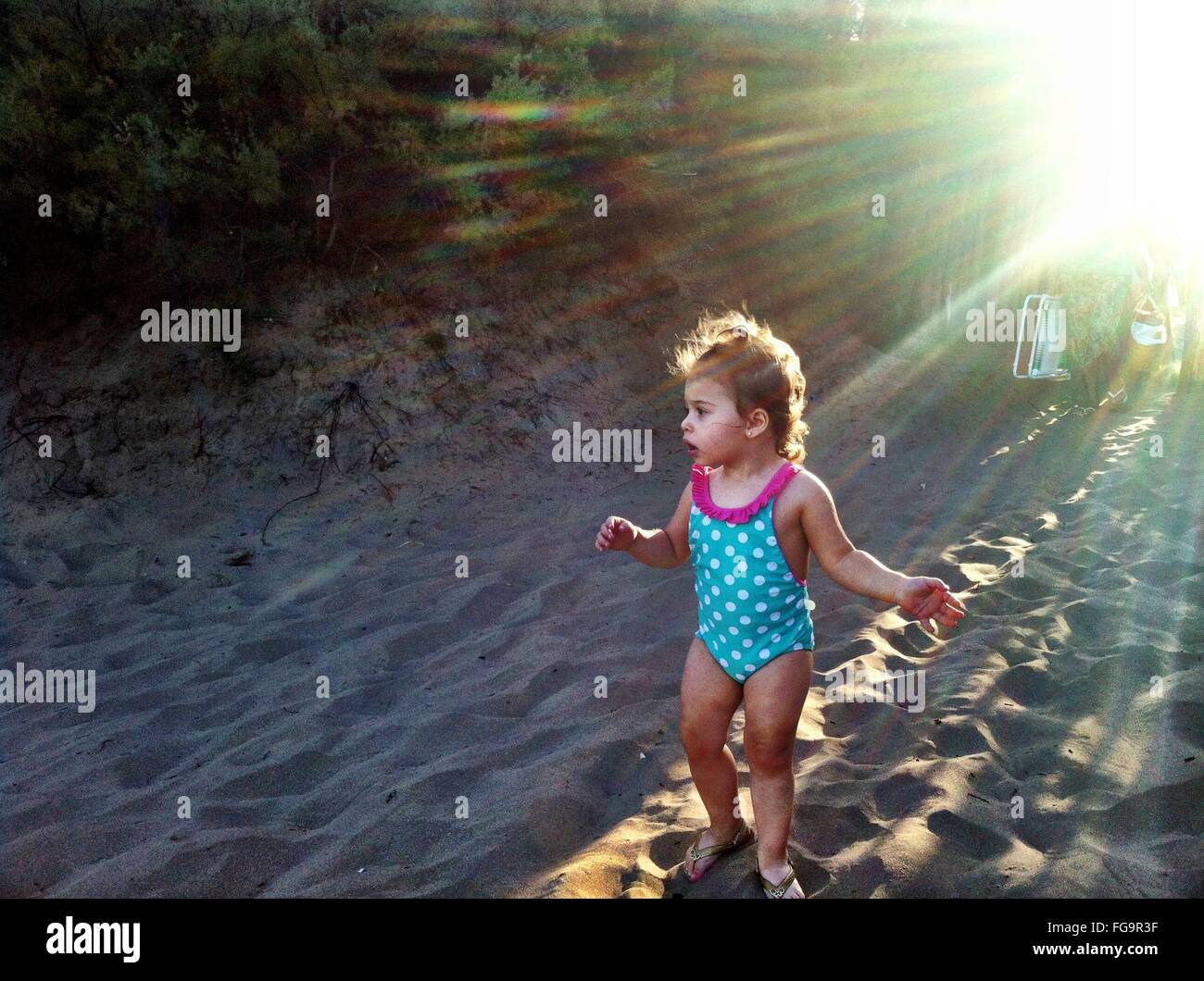 Girl Enjoying At Beach Banque D'Images