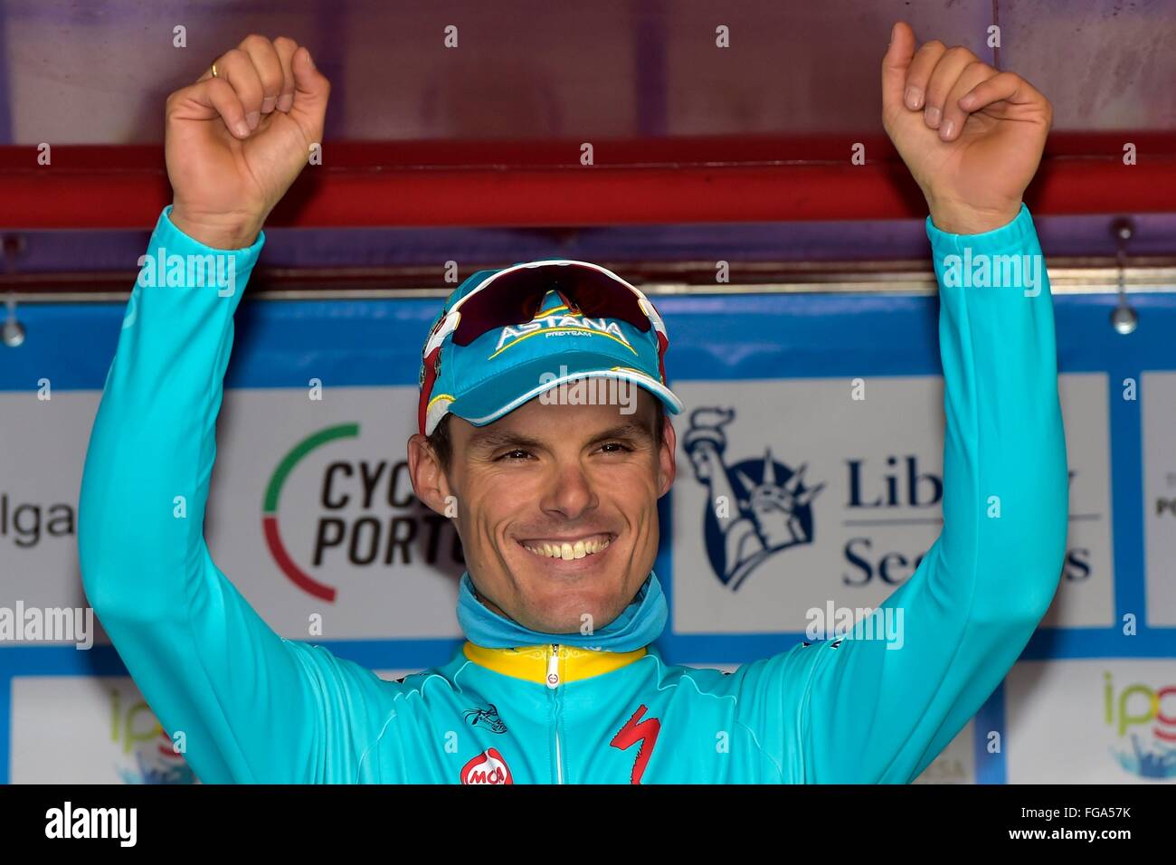 18.02.2016. Algarvem Lagoa, Portugal. Tour de l'Algarve, à vélo. Étape 2 Lagoa à Alto da Foia. SANCHEZ GIL Luis Leon (ESP) ASTANA PRO TEAM célèbre la victoire Banque D'Images