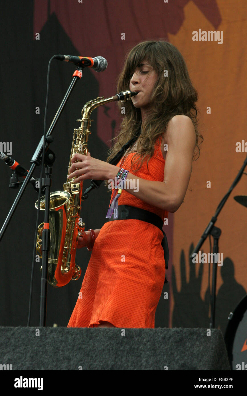 Abi harding saxophone player zutons Banque d'image et photos Alamy