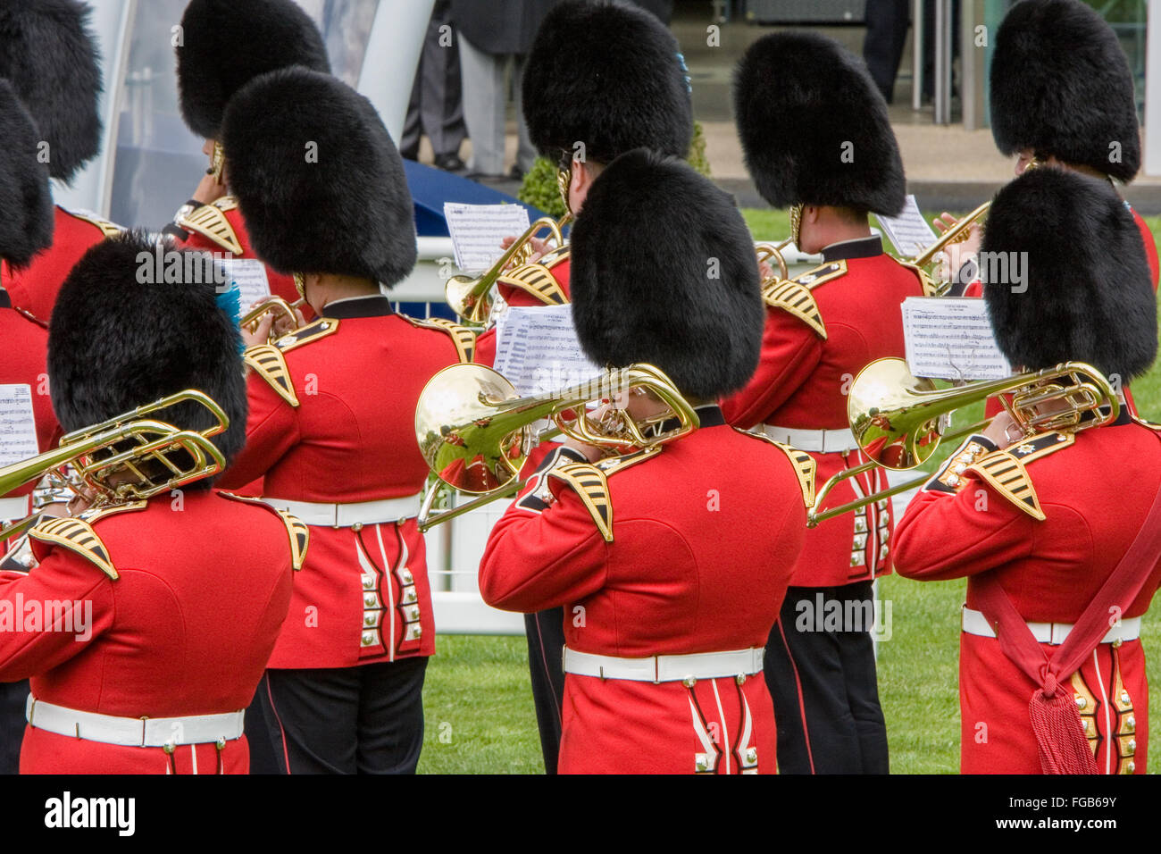 L'hymne national,,a,la,sportif,Evénements,événement,militaires,Royal Ascot réunion course de chevaux, Ascot, Berkshire, Angleterre, Royaume-Uni L'Europe. Banque D'Images