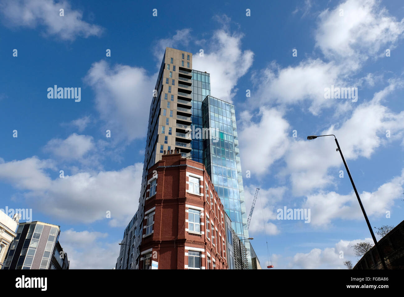 Une vie d'un nouveau bloc d'appartements à Shoreditch, London Banque D'Images