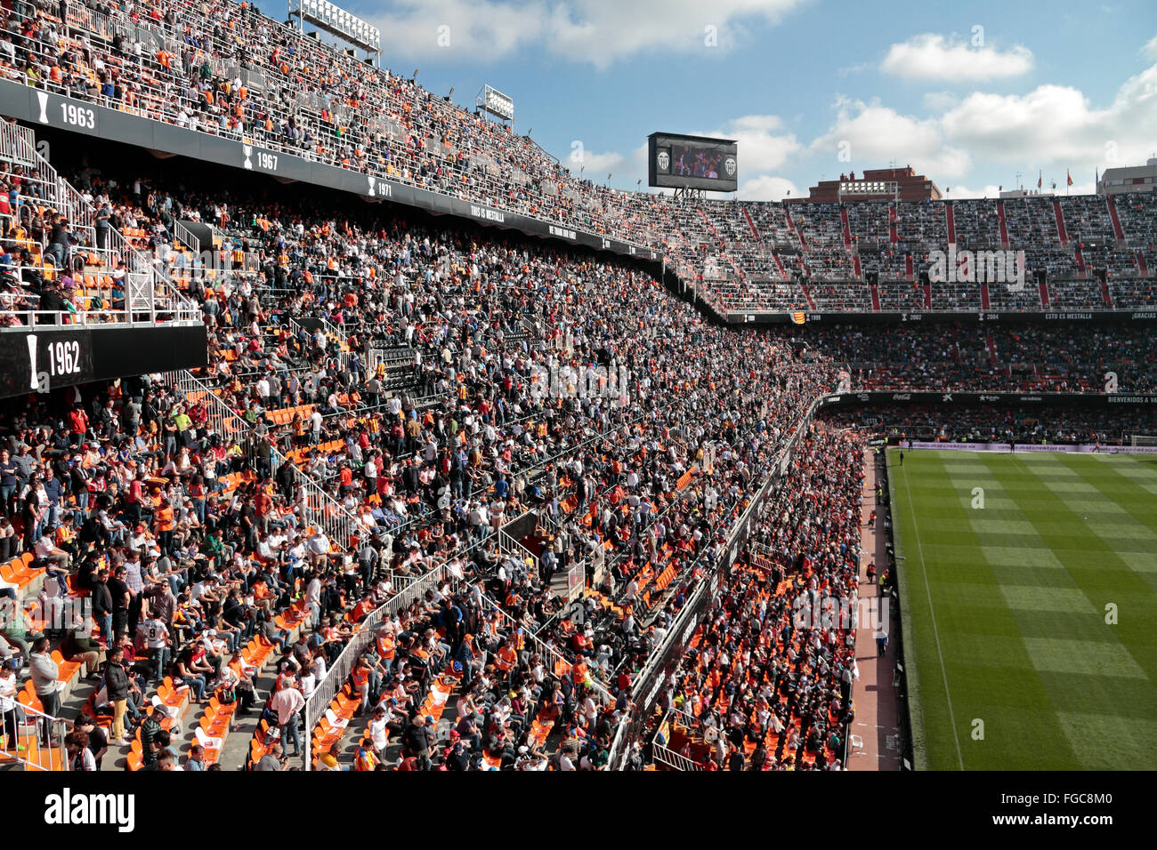 Vue depuis l'est à un match de la Liga espagnole dans la Mestalla, accueil à Valencia CF, Valence, Espagne. Banque D'Images