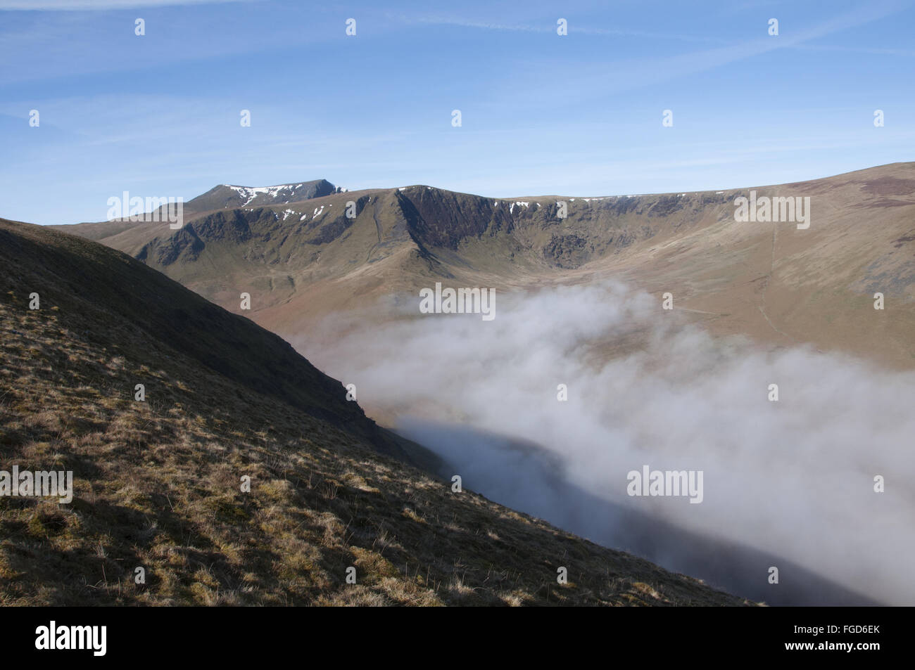 Voir plus de nuages dans la vallée des hautes terres, Blencathra, Lake District N.P., Cumbria, Angleterre, avril Banque D'Images
