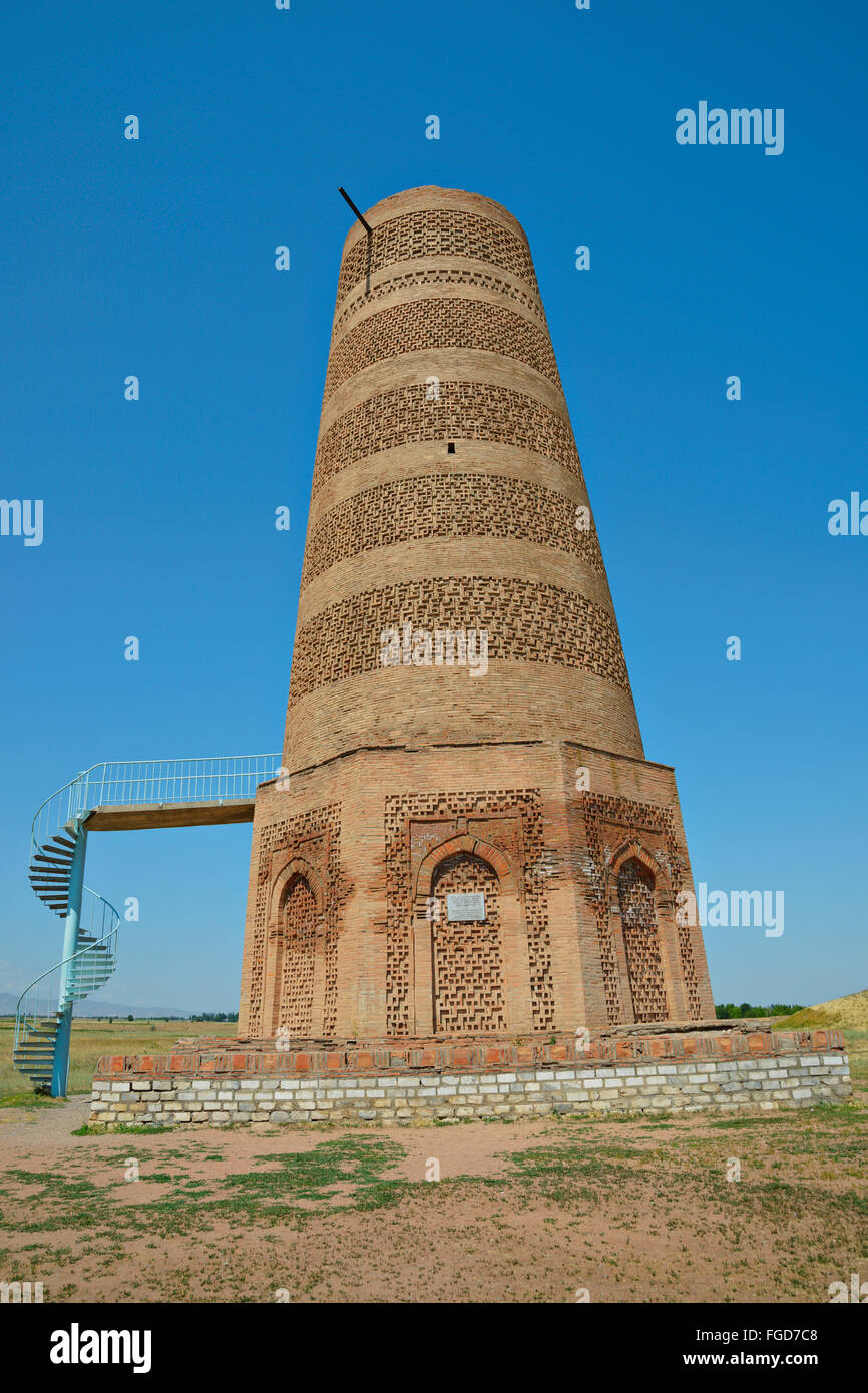 La tour Burana près de ville de Tokmok, au Kirghizistan. Banque D'Images