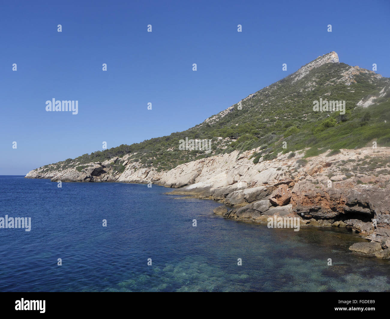 Vue sur la côte rocheuse, îlot Dragonera, Majorque, Îles Baléares, Espagne, Juin Banque D'Images
