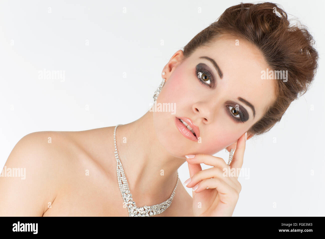 Jeune femme aux bijoux, Portrait Banque D'Images