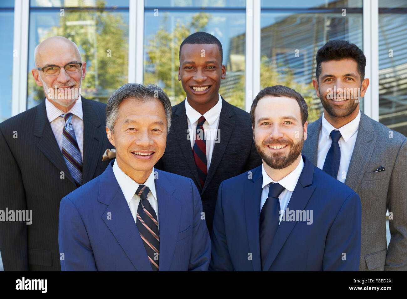 Portrait de l'extérieur de l'Équipe Entreprises Multi-Cultural mâle Banque D'Images