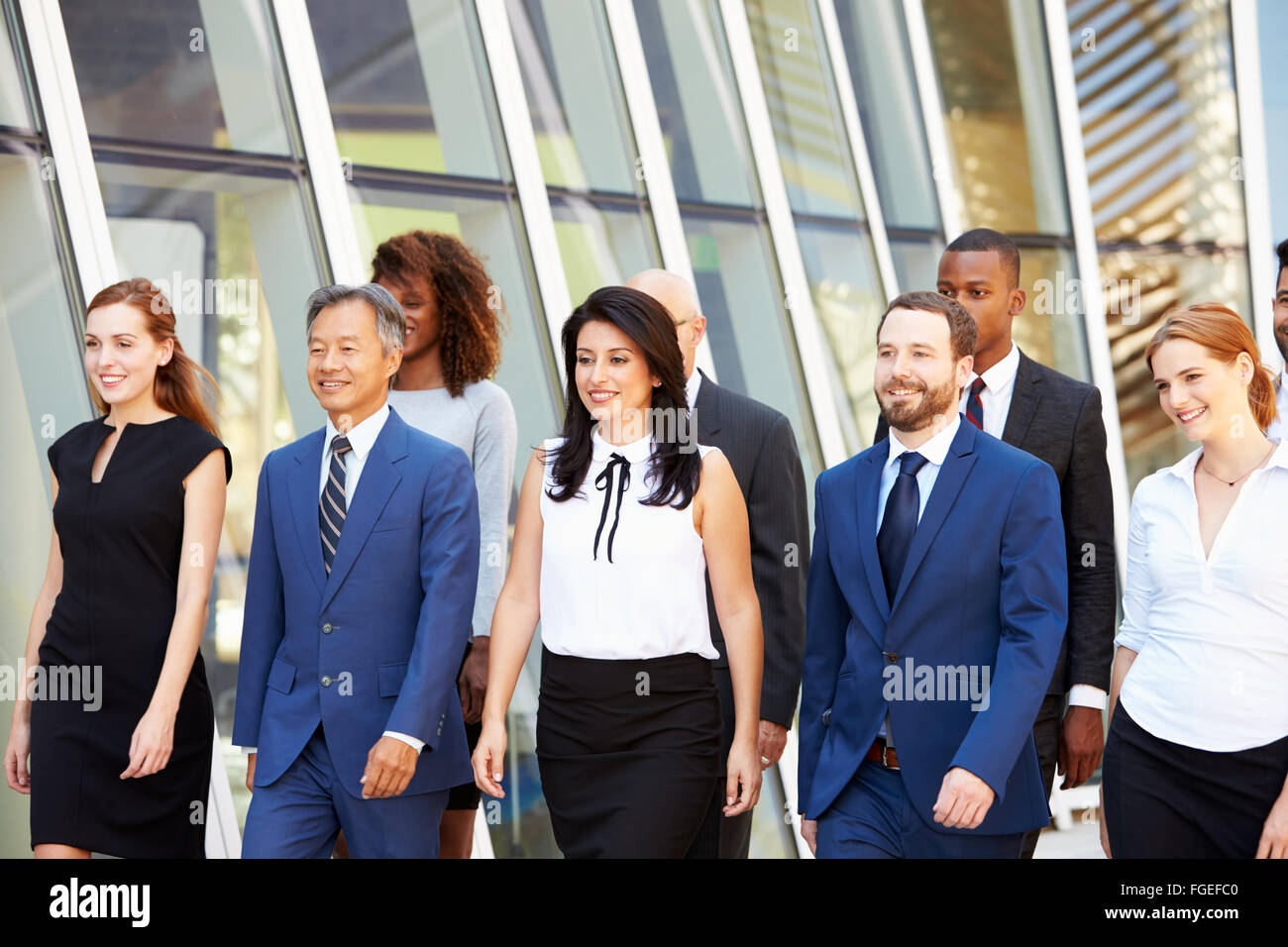 L'extérieur de l'équipe Entreprise multiculturelle moderne Bureau Banque D'Images