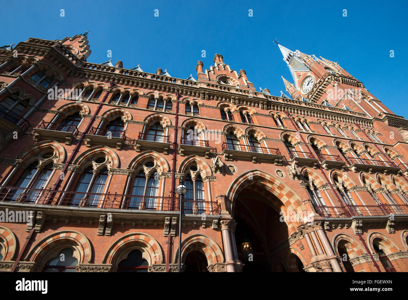 Le St Pancras Renaissance Hotel à St Pancras International Gare à Londres, Angleterre, Royaume-Uni Banque D'Images Le St Pancras Renaissance Hotel à St Pancras International Gare à Londres, Angleterre, Royaume-Uni Banque D'Images