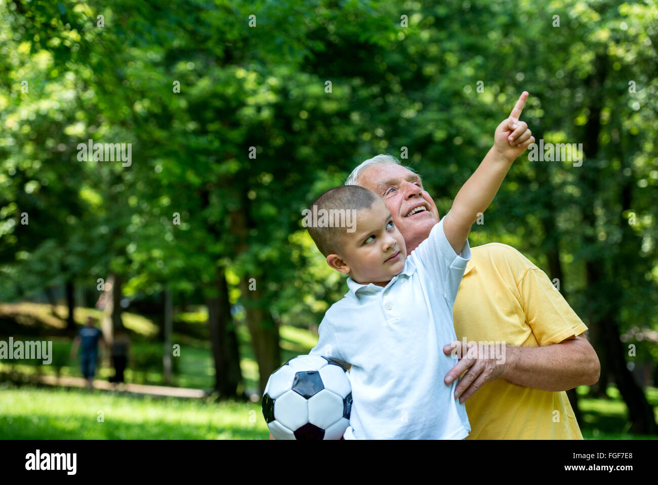 Grand-père et l'enfant ont in park Banque D'Images