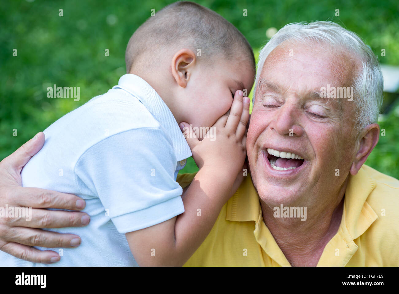 Grand-père et l'enfant ont in park Banque D'Images
