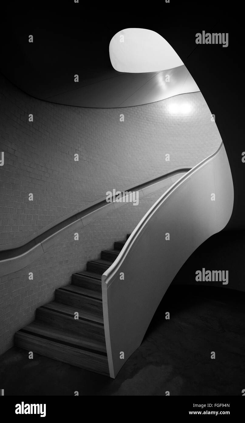 Escalier en bois en spirale à l'intérieur de la galerie de la rue Newport dans le sud de Londres, Angleterre Vauxhall UK Banque D'Images