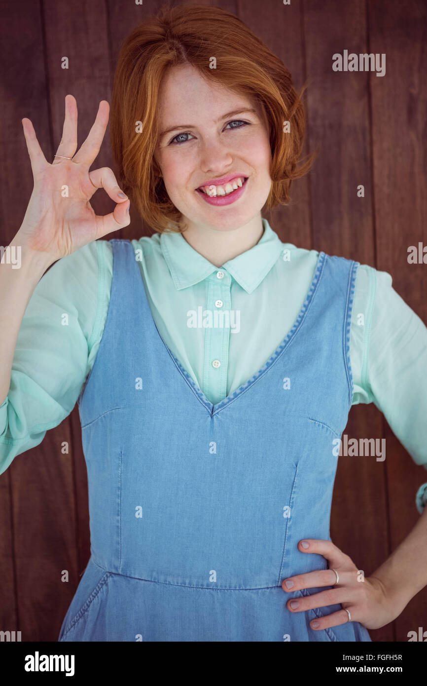 Hipster femme ok sign Banque D'Images