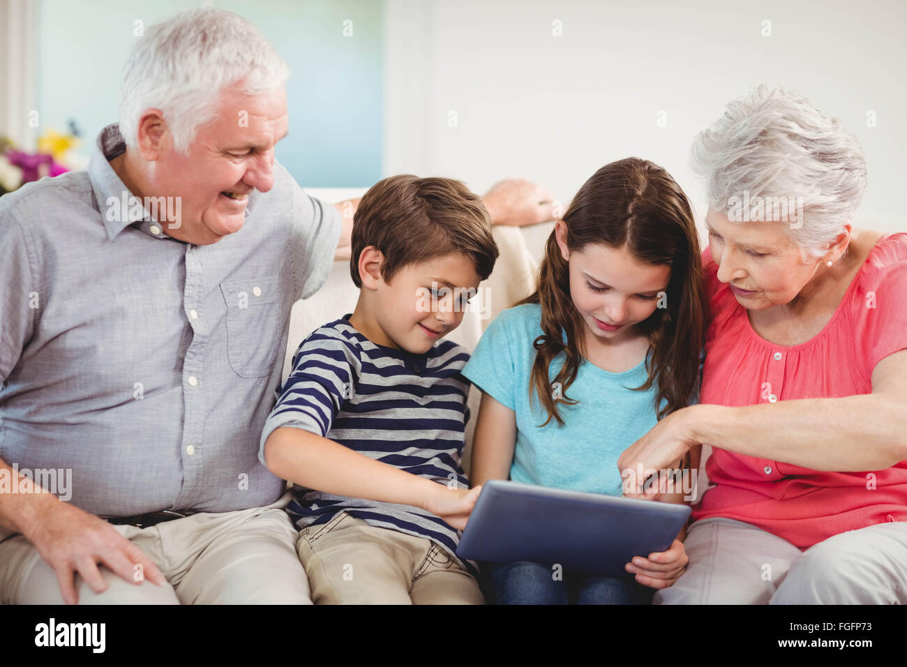 Senior couple avec leurs petits-enfants Banque D'Images