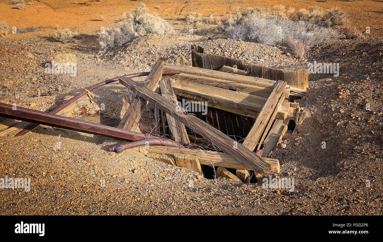 Puits de mine abandonnés dans la ruée vers l'or Ville de Randsburg, Californie un vivant ghost town Banque D'Images