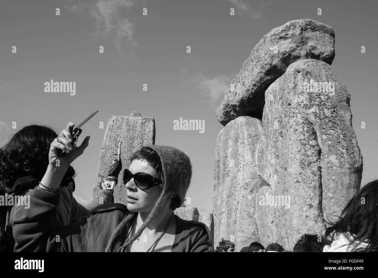 À Stonehenge selfies,Solstice d'lever du soleil,juin Wiltshire, Angleterre, Banque D'Images