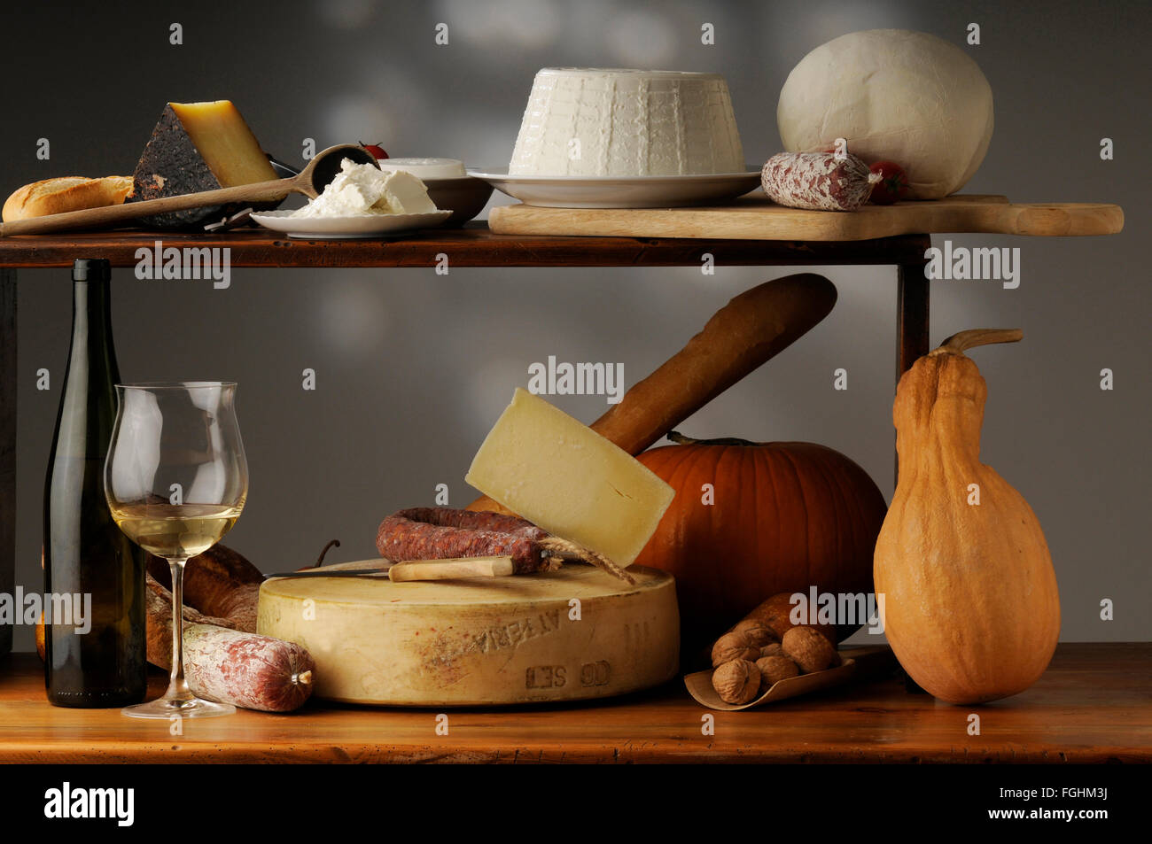 Vin blanc de différentes sortes de fromage et de salami pumpkin Banque D'Images