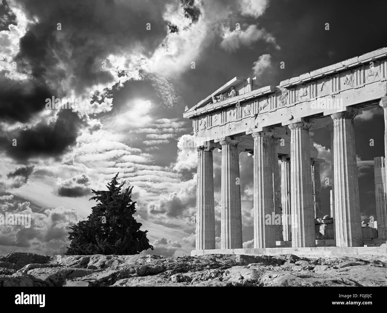 Athènes - l'Acropole et de beaux nuages Banque D'Images