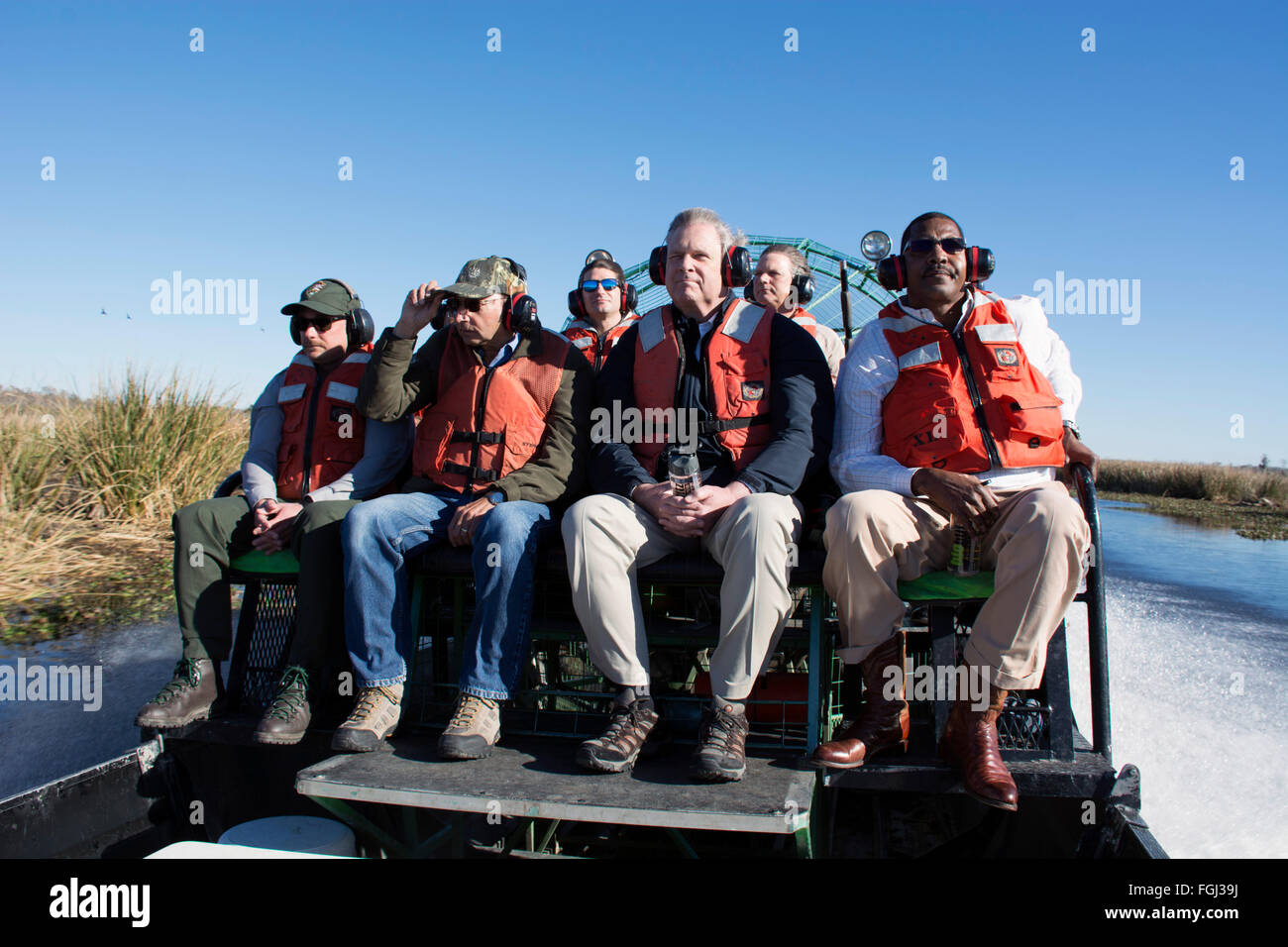 New Orleans, USA. 18 Février, 2016. Le secrétaire américain de l'Agriculture Tom Vilsack tours le parc historique national et réserve Jean Lafitte sur un hydroglisseur, 18 février 2016 à la Nouvelle Orléans, Louisiane. Banque D'Images