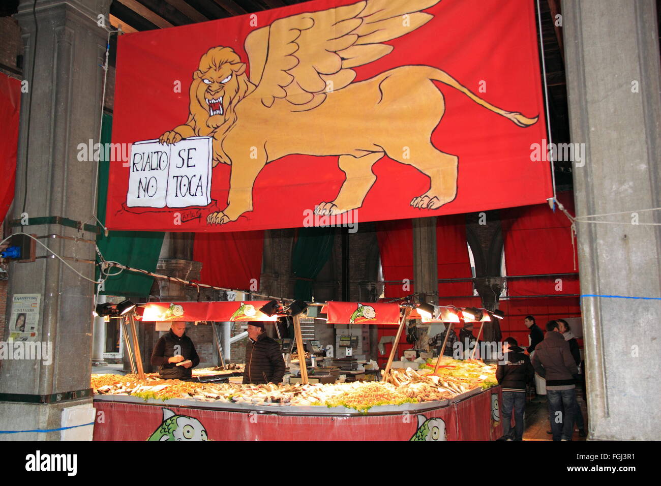 Le Rialto SE NO TOCA (Ne pas toucher le Rialto) protestation, marché aux poissons du Rialto, Campo de Pescheria, San Polo, Venise, Vénétie, Italie, Mer Adriatique, de l'Europe Banque D'Images