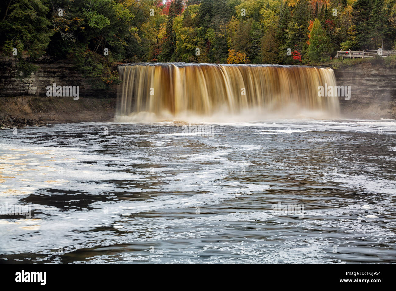 Tahquemenon Falls est une populaire destination touristique dans la Péninsule Supérieure du Michigan. Banque D'Images