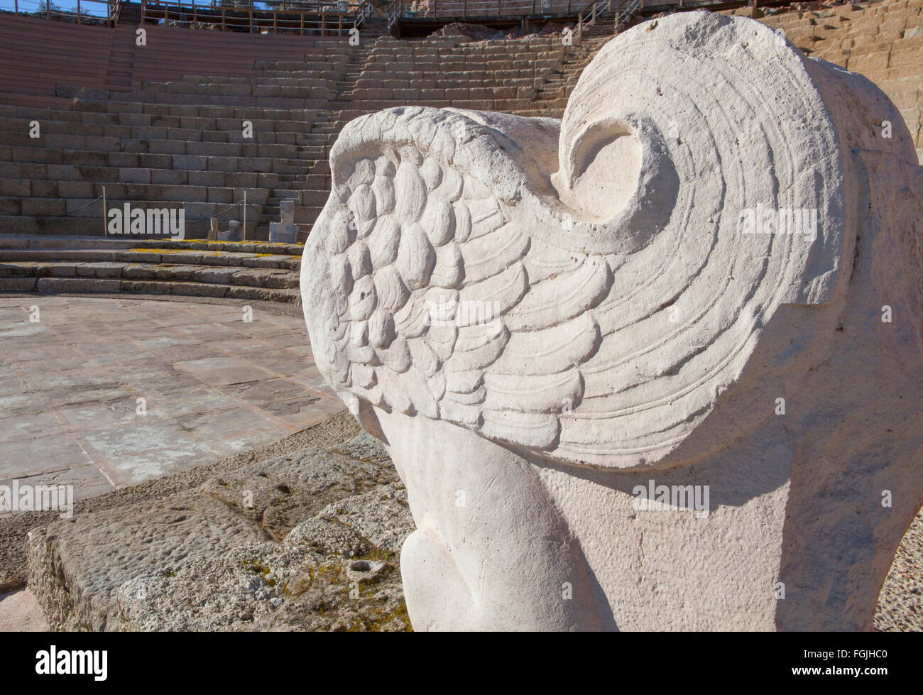 Théâtre romain de Medellin, en Espagne. Lion ailé sculpture en face de l'orchestre Banque D'Images